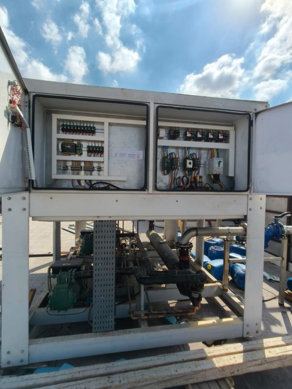 "لوحة تحكم PLC في تصنيع الشيلرات"