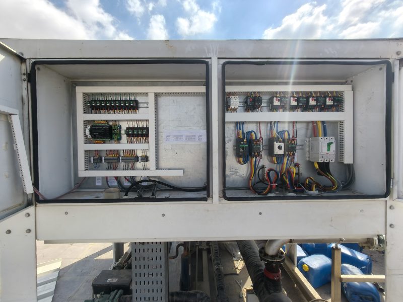 إحلال وتجديد لوحات الكنترول في المنشآت الصناعية مع تركيب PLC وحساسات وتحسين أنظمة التحكم