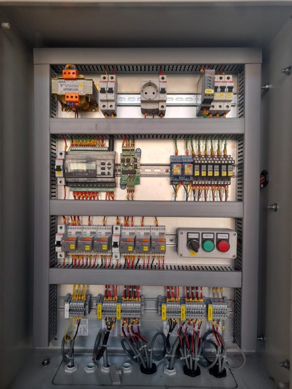 إحلال وتجديد لوحات الكنترول في المنشآت الصناعية مع تركيب PLC وحساسات وتحسين أنظمة التحكم